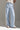 Calça feminina de alfaiataria da Ferrache com corte wide leg e cintura subida, ideal para alongar a silhueta e criar um visual elegante e sofisticado