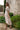 Vestido midi cruzado com decote em V e cintura marcada