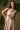 Vestido feminino Ferrache midi sem mangas com cintura marcada por cinto