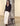 Calça feminina wide leg Scusi de cintura subida com perna larga e bolsos frontais.