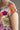 Túnica Silvina Campos floral colorida com decote em V e folho.