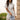 Blusa Ferrache em renda floral com mangas onduladas